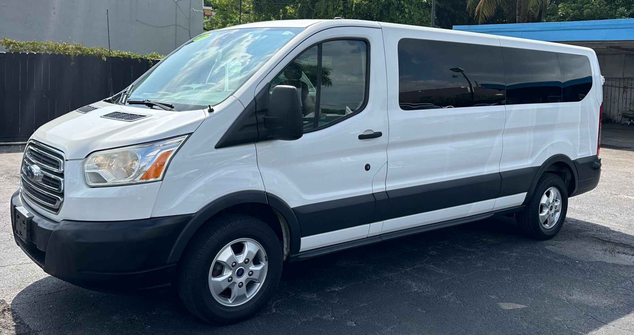 FORD TRANSIT 350 WAGON XLT W/LOW ROOF W/SLIDING SIDE DOOR VAN 3D 2017