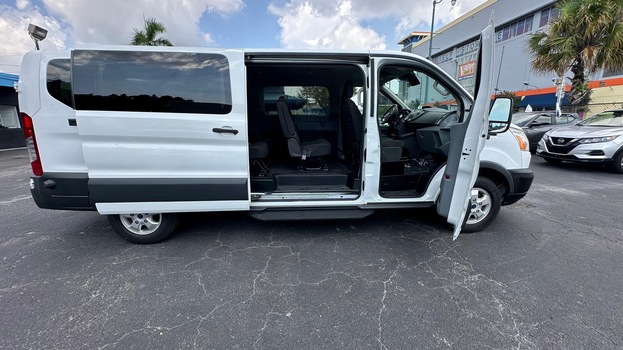 FORD TRANSIT 350 WAGON XLT W/LOW ROOF W/SLIDING SIDE DOOR VAN 3D 2017