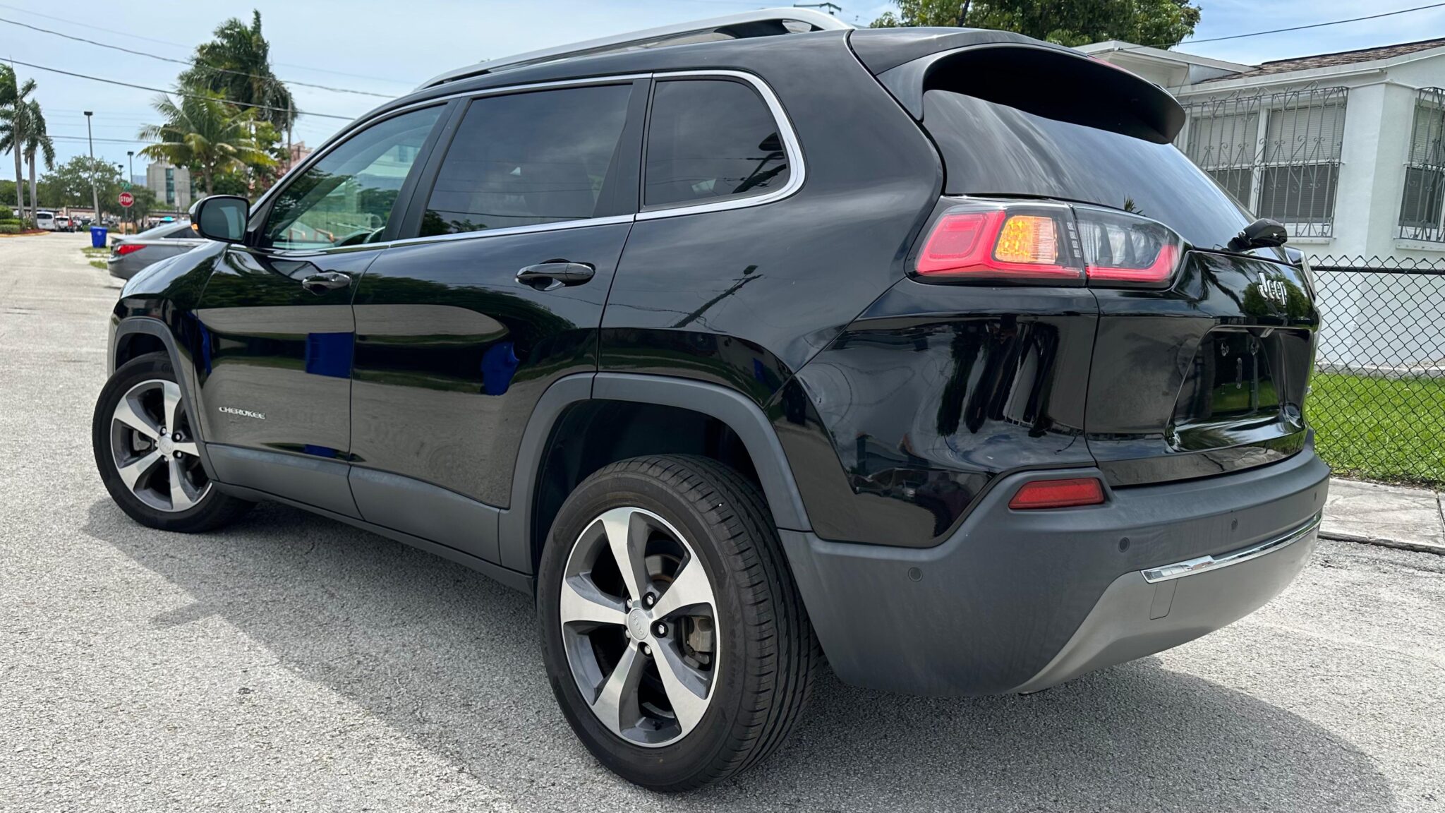 JEEP CHEROKEE LIMITED SPORT UTILITY 4D 2019