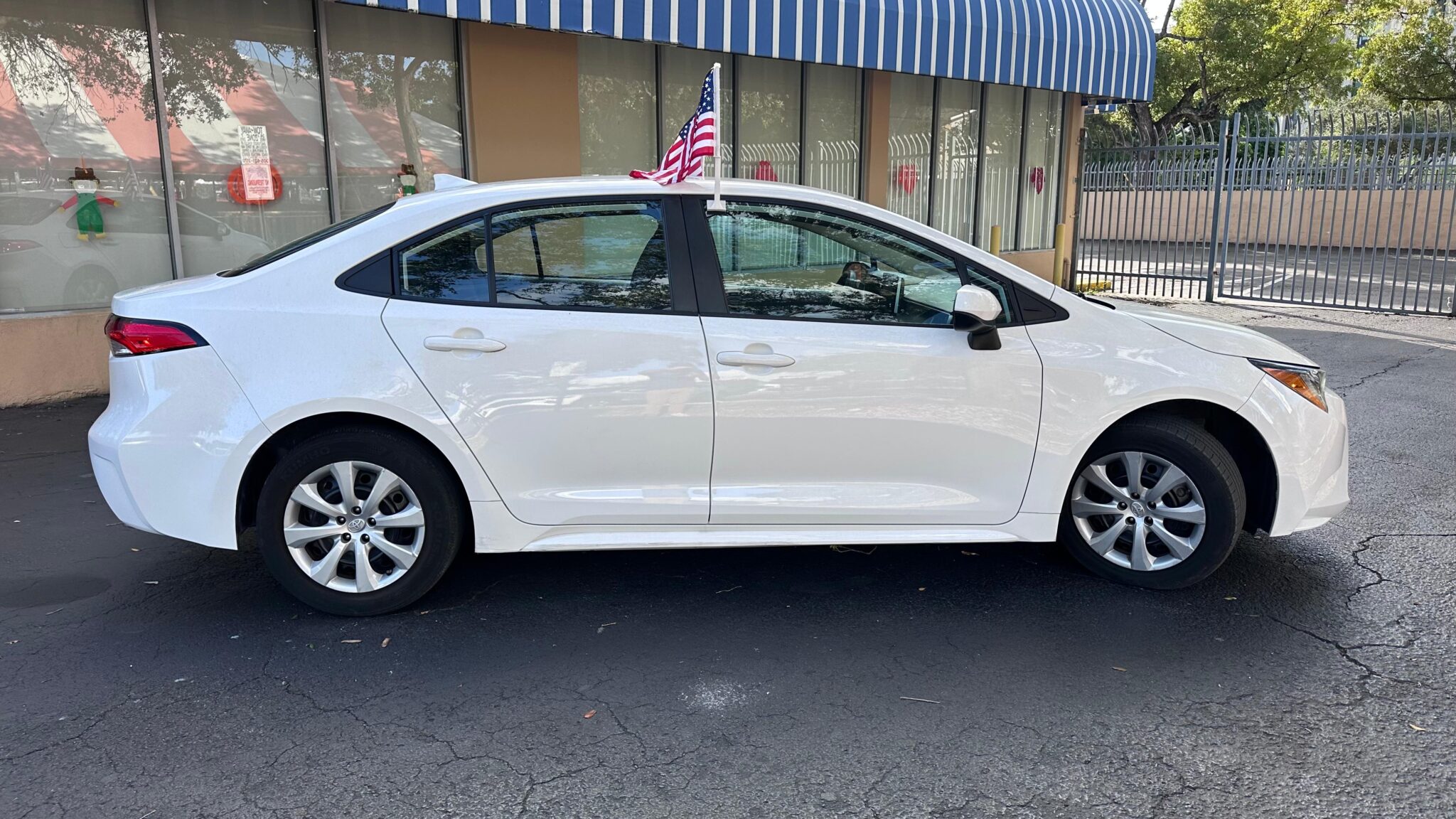 TOYOTA COROLLA LE SEDAN 4D 2020