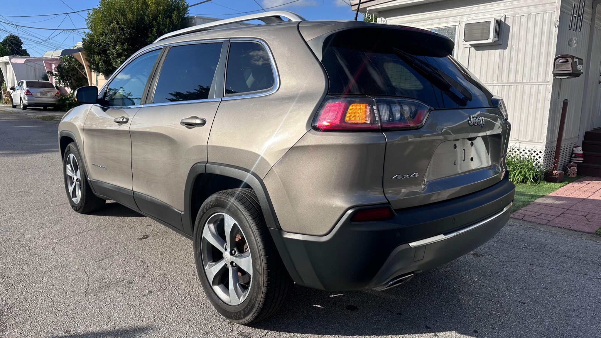 JEEP CHEROKEE LIMITED SPORT UTILITY 4D 2019