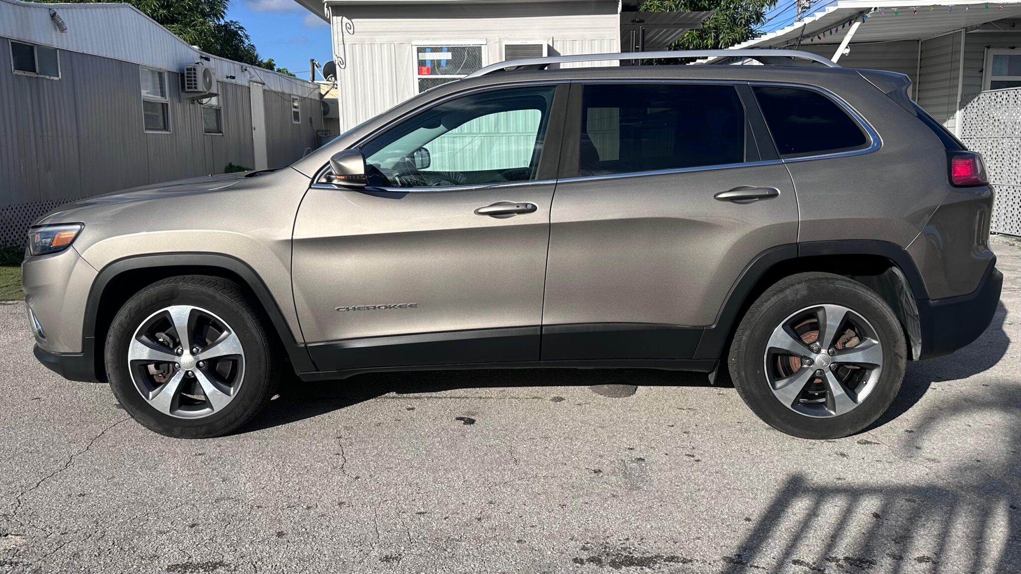 JEEP CHEROKEE LIMITED SPORT UTILITY 4D 2019