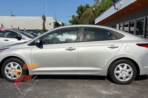 Hyundai-Accent-2019-3934-carro-por-el-lado-franco-automotors