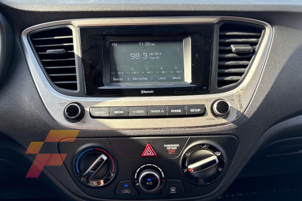 Hyundai-Accent-2019-3934-radio-franco-automotors