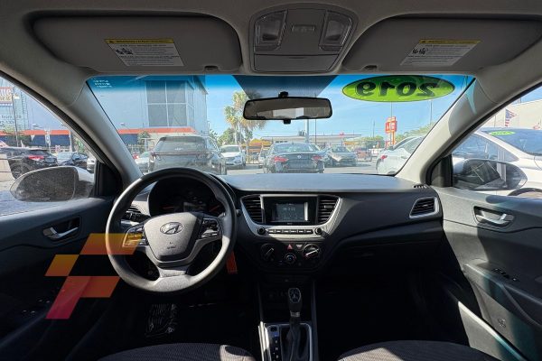 Hyundai-Accent-2019-3934-volante-y-monitor-franco-automotors