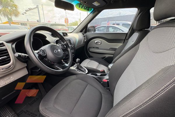 Kia-Soul-2017-Wagon-3849-asiento-delantero-franco-automotors.