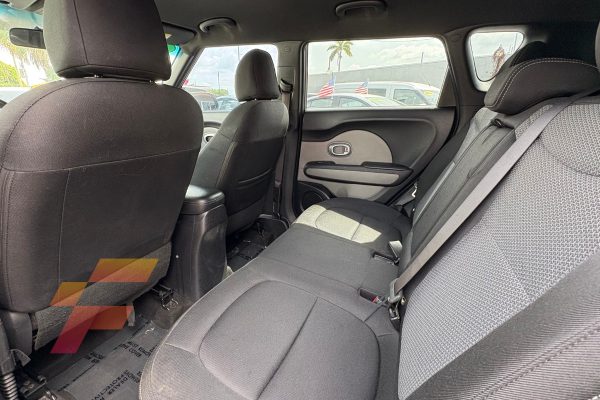 Kia-Soul-2017-Wagon-3849-asiento-trasero-franco-automotors.