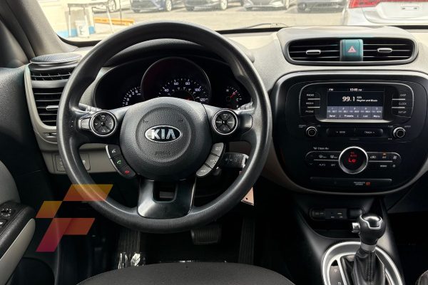 Kia-Soul-2017-Wagon-3849-parte-delantera-interior-franco-automotors