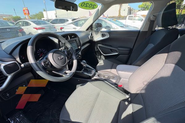 Kia-Soul-2020-3930-seats-front-autos-usados-de-venta-franco-automotors-miami