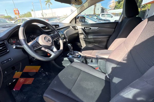 Nissan-Rogue-Sport-2018-3931-front-seats-autos-usados-de-venta-franco-automotors-miami