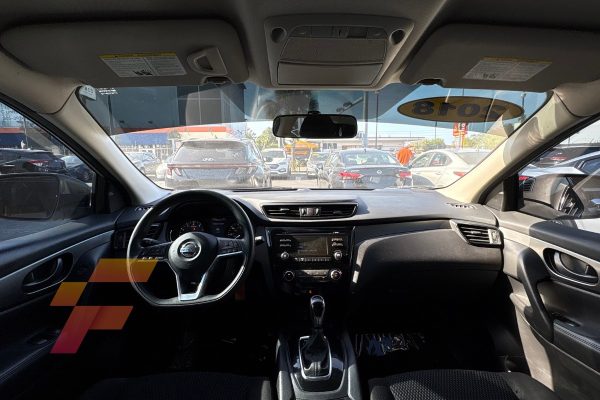 Nissan-Rogue-Sport-2018-3931-inside-front-autos-usados-de-venta-franco-automotors-miami