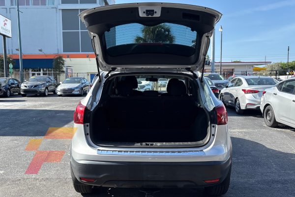 Nissan-Rogue-Sport-2018-3931-maletera-abierta-autos-usados-de-venta-franco-automotors-miami