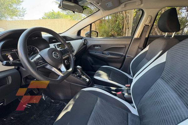 Nissan-Versa-SV-2020-3711C-asiento-delantero-franco-automotors.