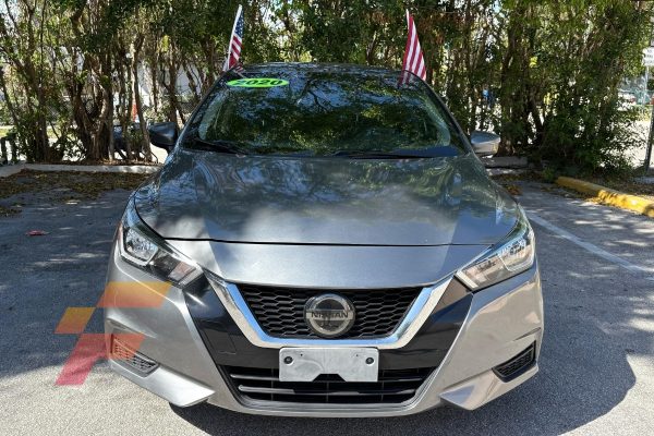 Nissan-Versa-SV-2020-3711C-carro-parte-delantera-franco-automotors.