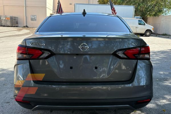 Nissan-Versa-SV-2020-3711C-maletero-franco-automotors