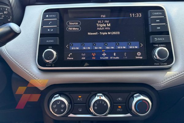 Nissan-Versa-SV-2020-3711C-radio-franco-automotors