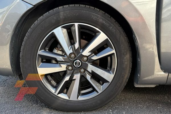 Nissan-Versa-SV-2020-3711C-rueda-franco-automotors.