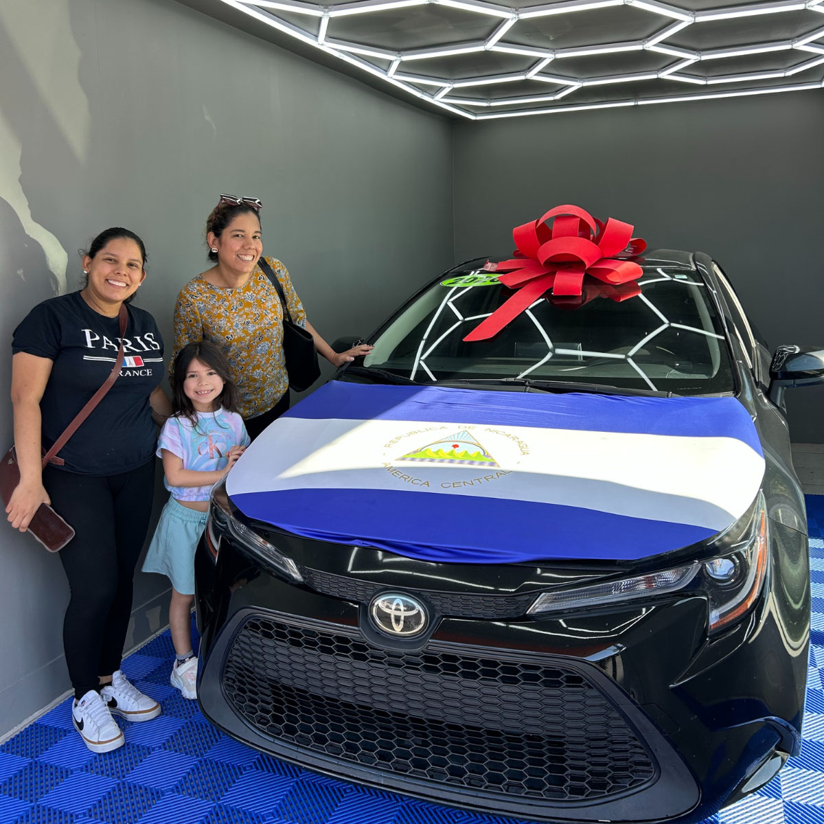 franco automotors miami - venta de carros usados - cliente reciente con su carro nuevo