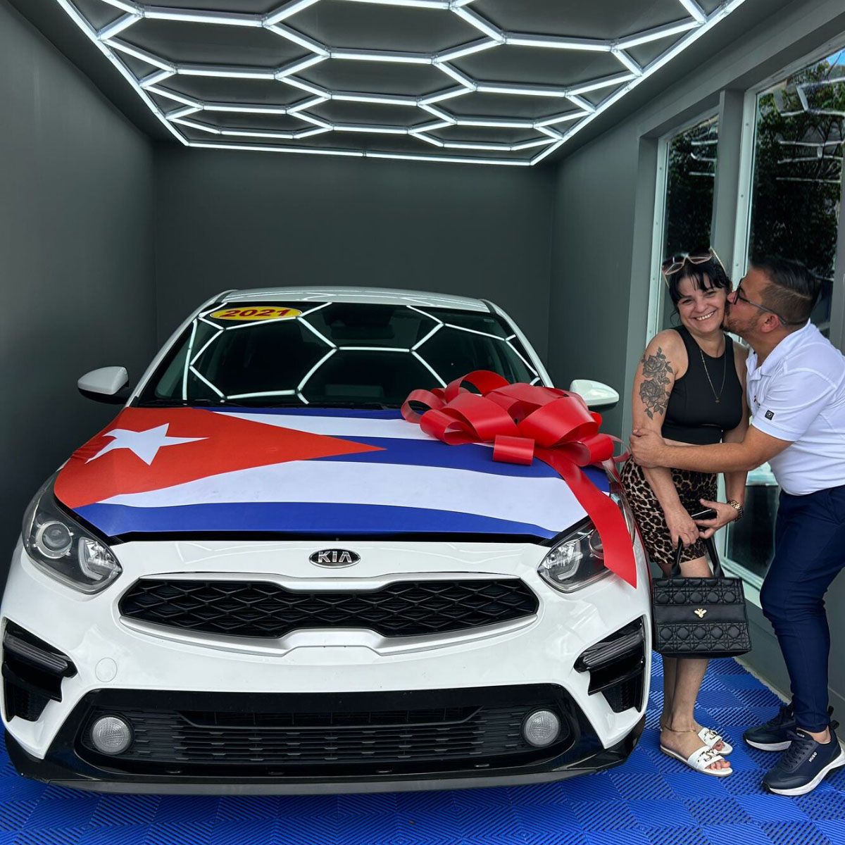 franco automotors miami - venta de carros usados - cliente reciente kia compact suv