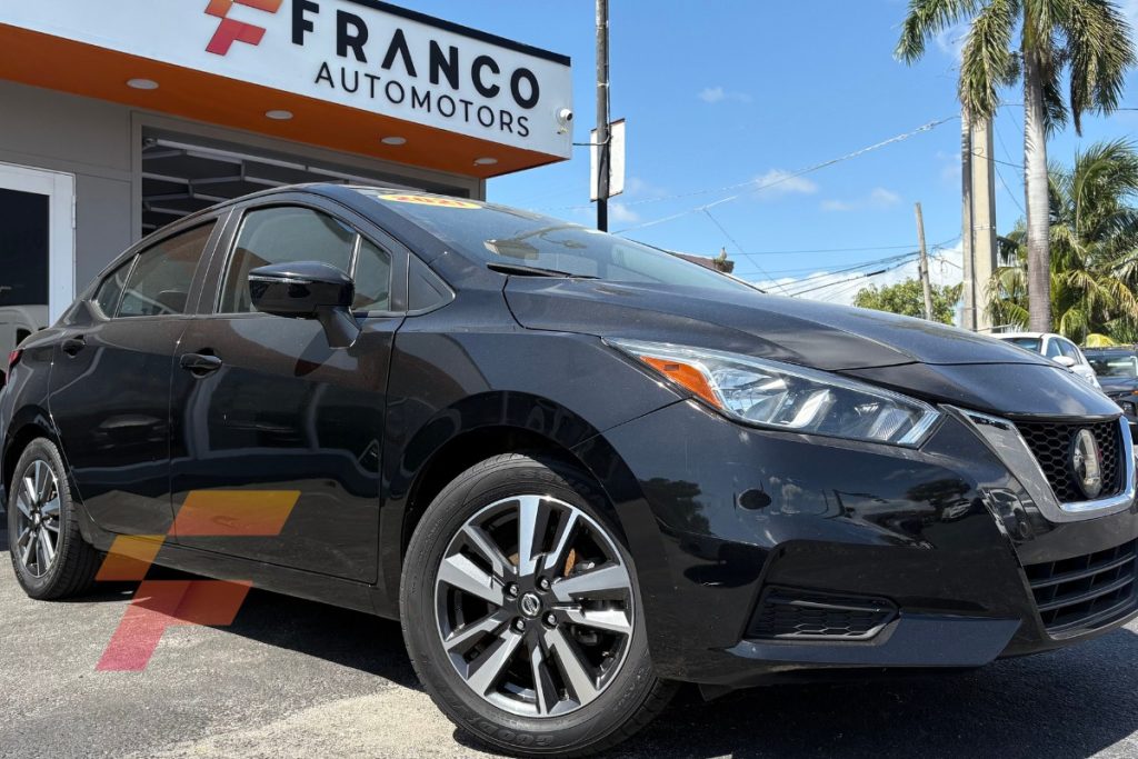 nissan-versa-2021-carro-disponible-a-la-venta-en-Franco-Auto-Motors-Miami