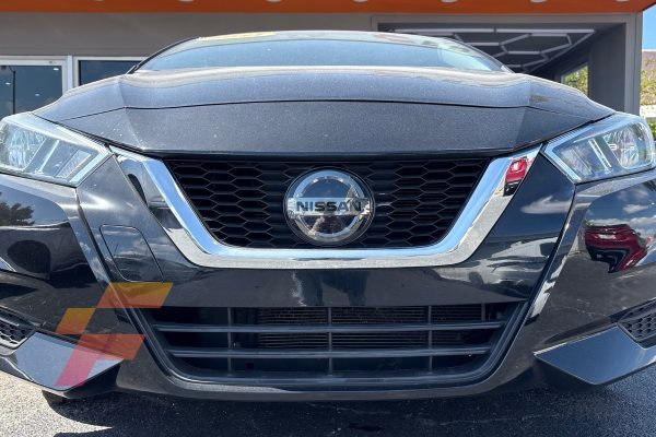 nissan-versa-2021-front-carro-disponible-a-la-venta-en-Franco-Auto-Motors-Miami