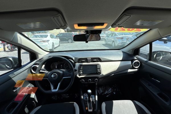 nissan-versa-2021-inside-disponible-a-la-venta-en-Franco-Auto-Motors-Miami