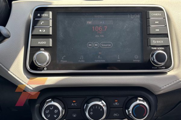 nissan-versa-2021-radio-disponible-a-la-venta-en-Franco-Auto-Motors-Miami