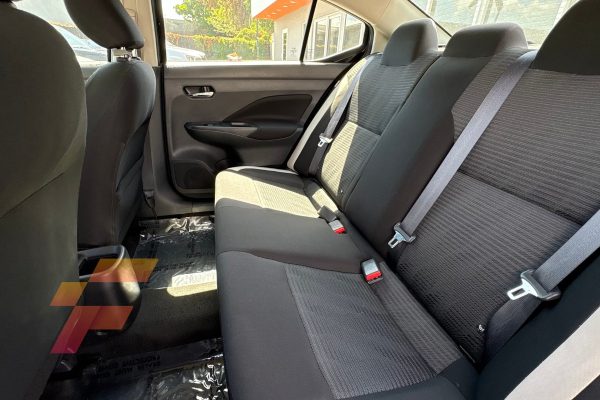 nissan-versa-2021-seats back-disponible-a-la-venta-en-Franco-Auto-Motors-Miami