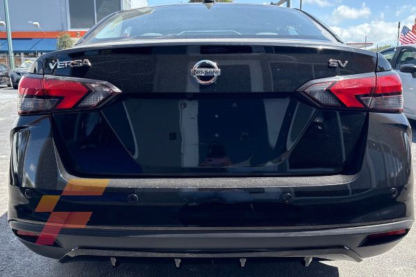 nissan-versa-2021-trunk-disponible-a-la-venta-en-Franco-Auto-Motors-Miami