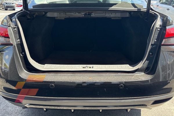 nissan-versa-2021-trunk open-disponible-a-la-venta-en-Franco-Auto-Motors-Miami