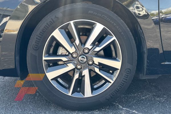 nissan-versa-2021-wheel-disponible-a-la-venta-en-Franco-Auto-Motors-Miami