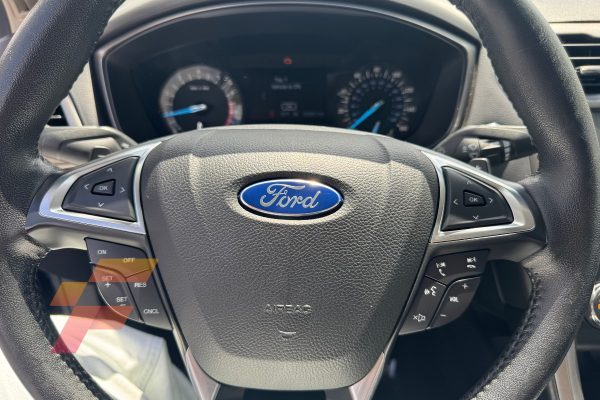 Ford Fusion SE 2017 -3957-steering wheel- franco automotors