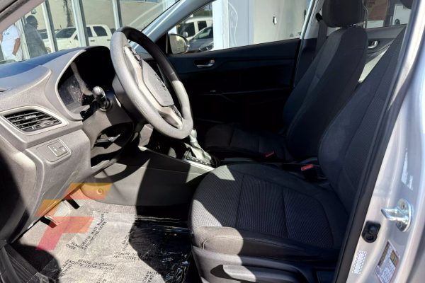 Hyundai Accent 2021 -3952 - front seat - franco automotors