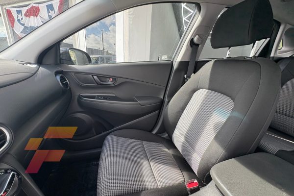 Hyundai Kona SE 2021 -3961- front seat - franco automotors