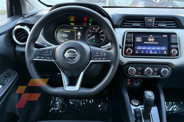 Nissan Versa SV 2022 -3954-sterring wheel and radio-franco-auto-motors-used-cars-for-sale-miami