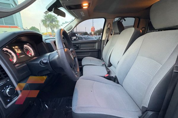RAM 1500 Classic Quad 2021-3913B-front seat-Franco Automotors-Miami