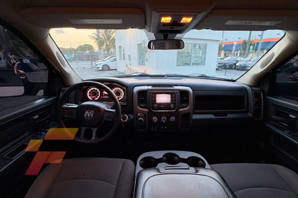 RAM 1500 Classic Quad 2021-3913B-inside-Franco Automotors-Miami