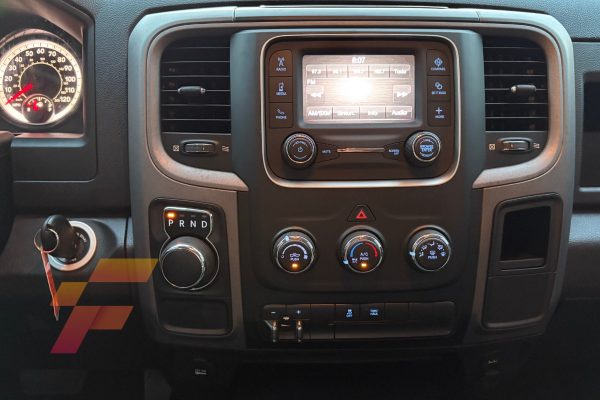 RAM 1500 Classic Quad 2021-3913B-radio-Franco Automotors-Miami