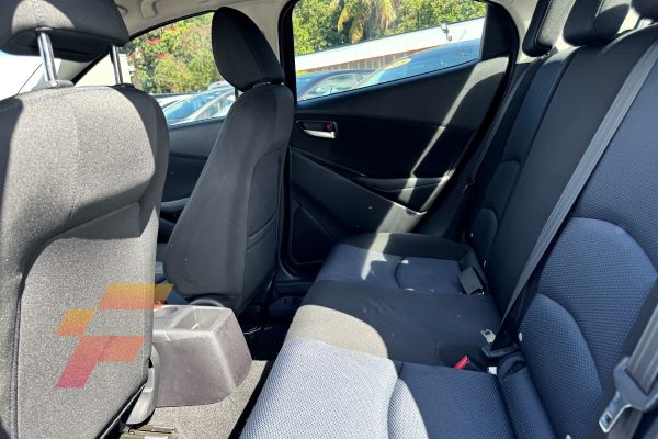 Toyota Yaris IA 2010 - 3906 - seats back - franco automotors