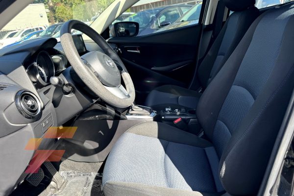 Toyota Yaris IA 2010 - 3906 - seats front - franco automotors