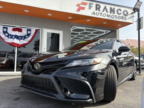 Toyota Camry SE 2022 (3589E)