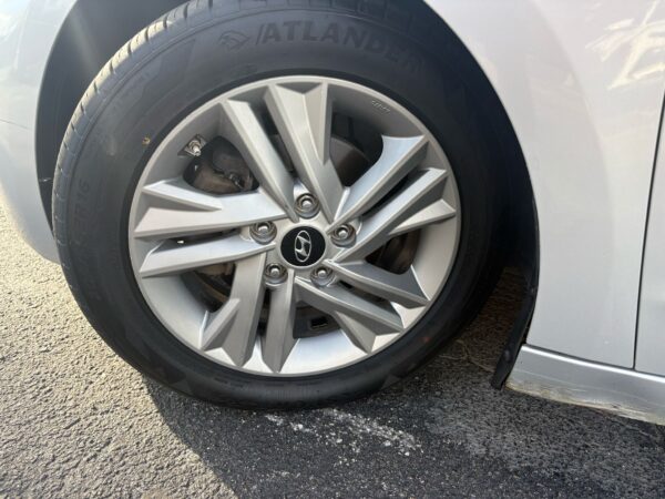 Hyundai Elantra Value Edition 2020 (3817B) - Imagen 13
