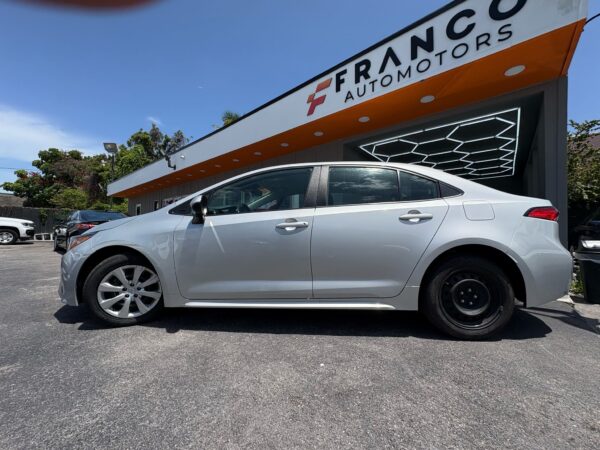 Toyota Corolla LE 2021 (3864B) - Imagen 5