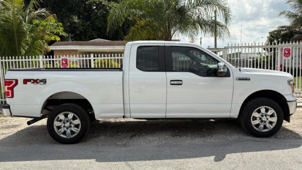 Ford F-150 Super Cab XL Pickup 2018 (3823B) - Imagen 4