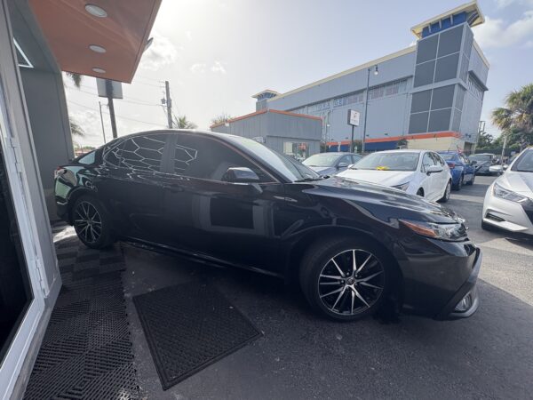 Toyota Camry SE 2022 (3589E) - Imagen 4