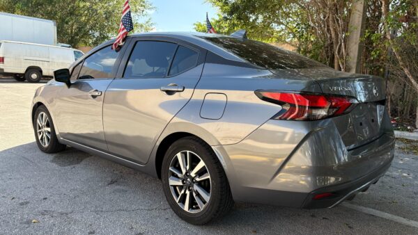 Nissan Versa SV 2020 (3711C) - Imagen 4