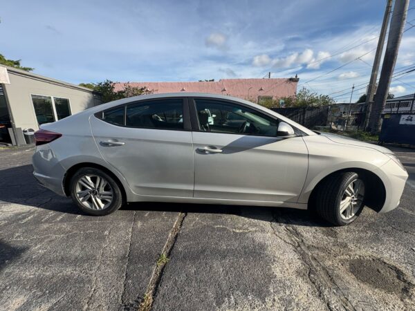 Hyundai Elantra Value Edition 2020 (3817B) - Imagen 6