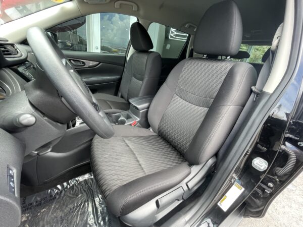 Nissan Rogue S 2020 (3984) - Imagen 6