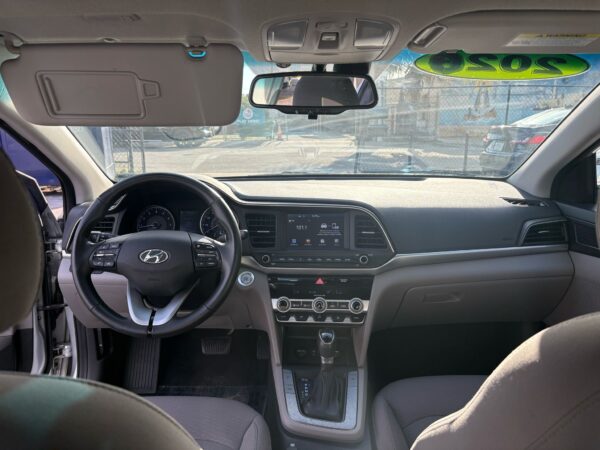 Hyundai Elantra Value Edition 2020 (3817B) - Imagen 9