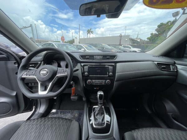 Nissan Rogue S 2020 (3984) - Imagen 9